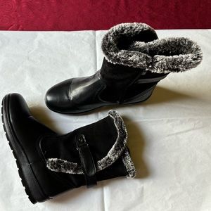 Rasolli black boots with gray fur trim
